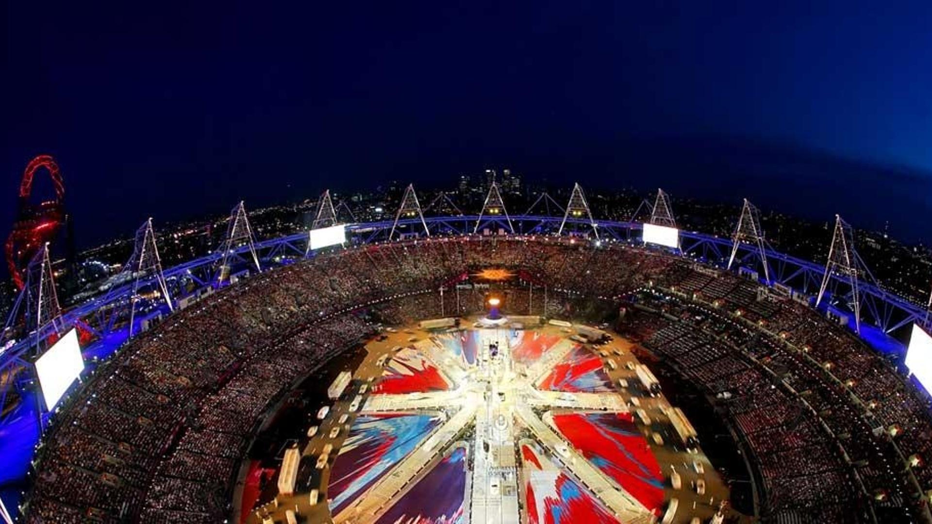 2012/8/12伦敦奥林匹克体育场，伦敦夏季奥运会闭幕式中的“米”字型舞台俯瞰图