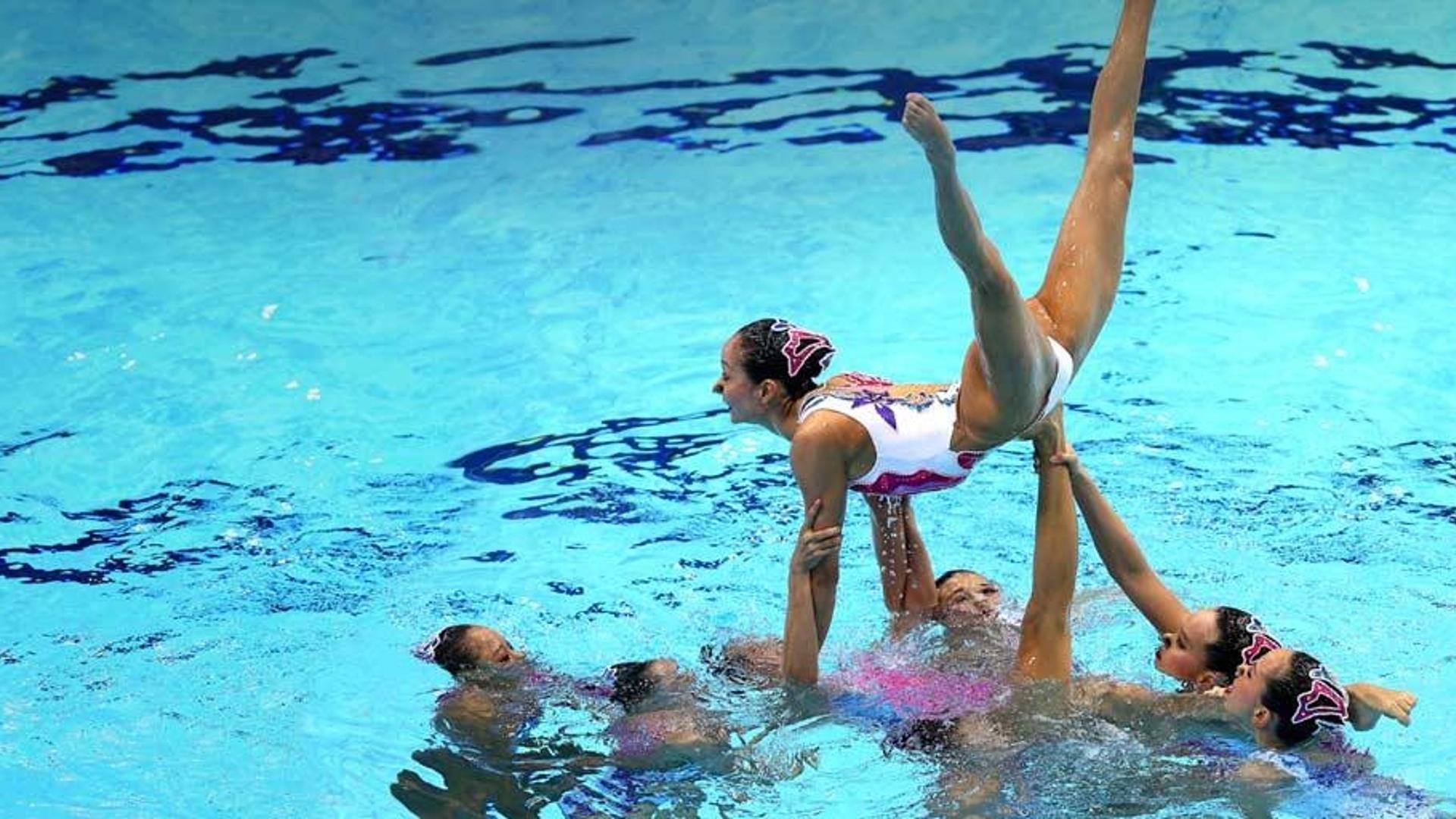 2012年8月10日伦敦奥运水上运动中心，花样游泳团体项目自由自选决赛中的中国姑娘们