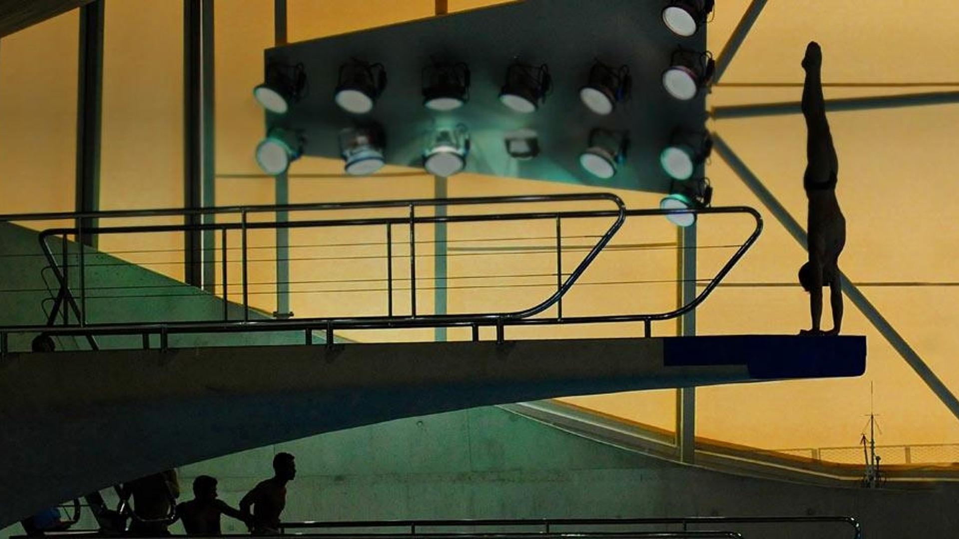 伦敦奥林匹克公园水上运动中心跳台上的马修·米查姆