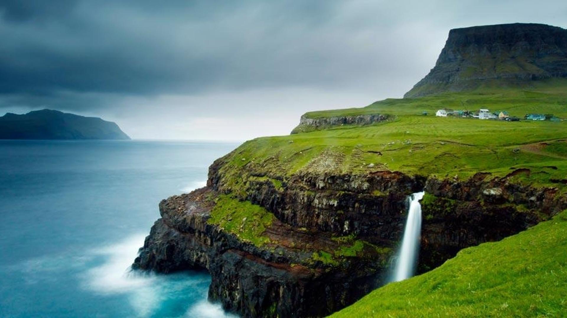 法罗群岛，注入大西洋的悬崖瀑布