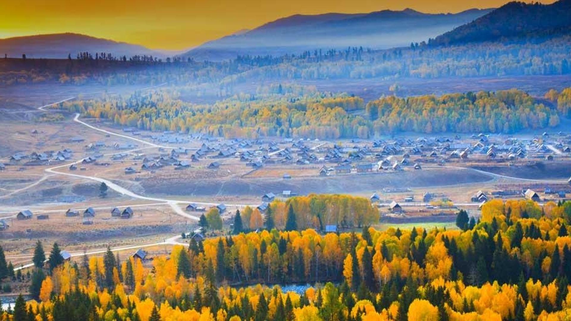 禾木村的清晨，薄雾笼罩大地