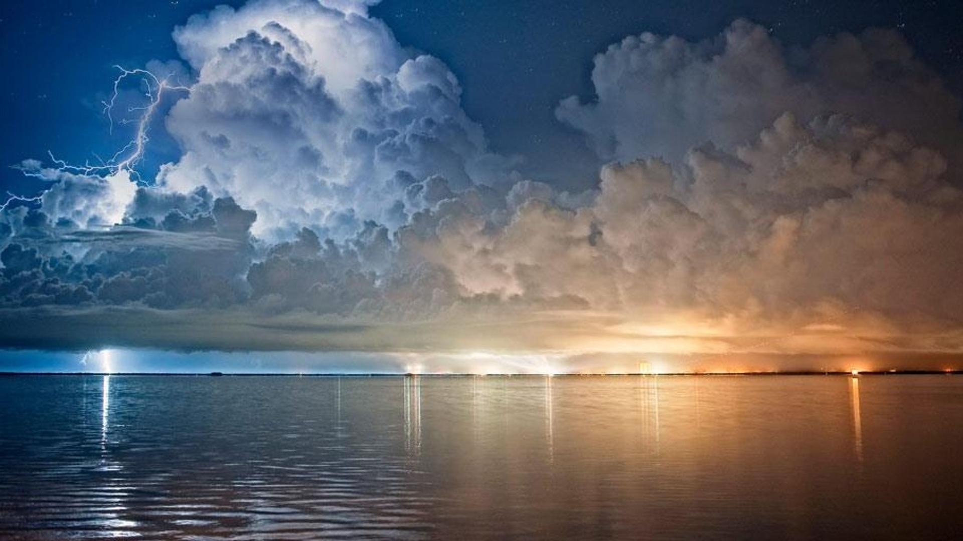 佛罗里达州卡纳维拉尔角的雷电