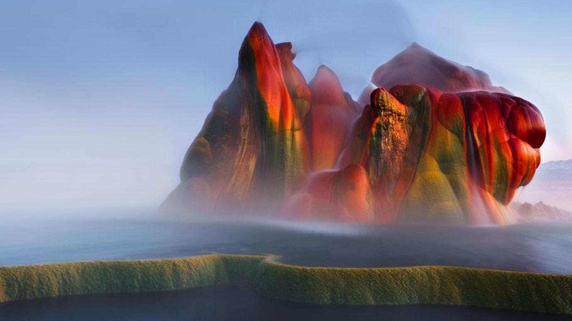 美国内华达州黑岩沙漠附近的间歇泉