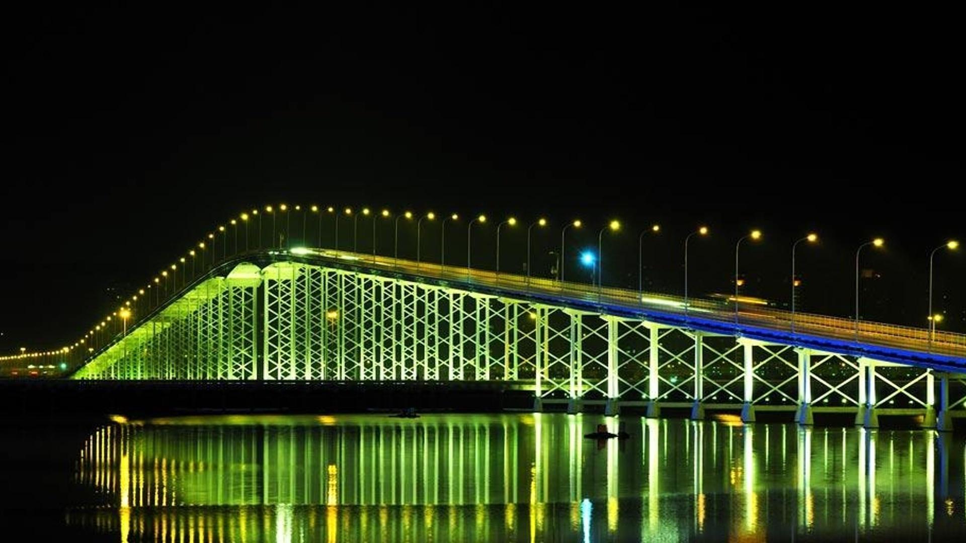 连接澳门半岛和凼仔岛的澳凼大桥