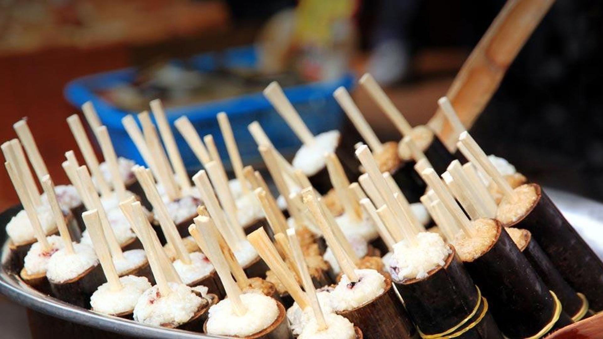 重庆古镇待售的竹筒饭