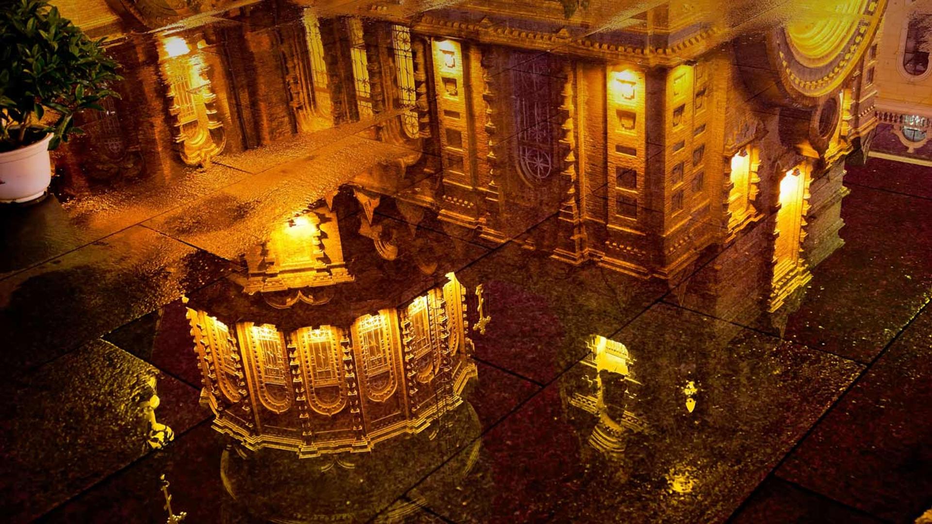 黑龙江省哈尔滨市，雨后圣索菲亚大教堂的倒影