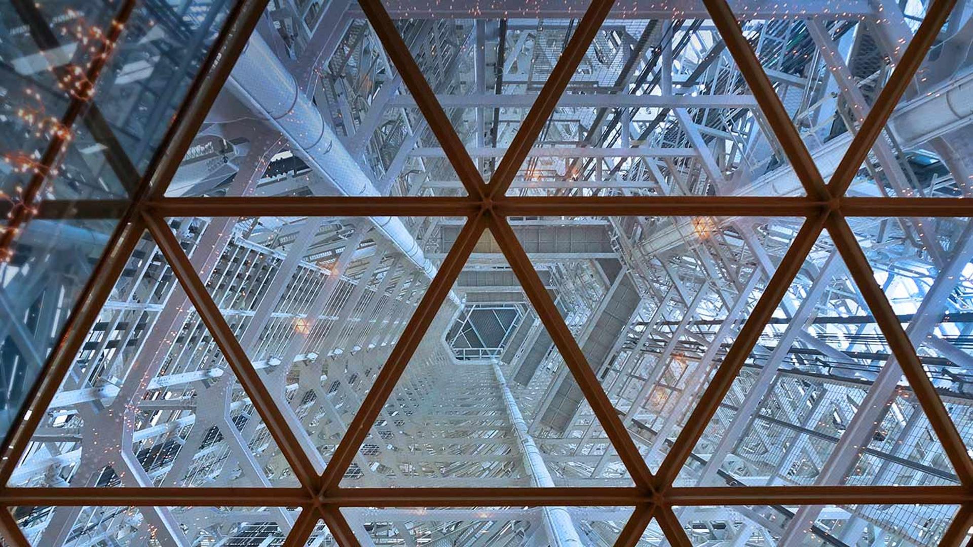 日本，从内部观赏福冈塔