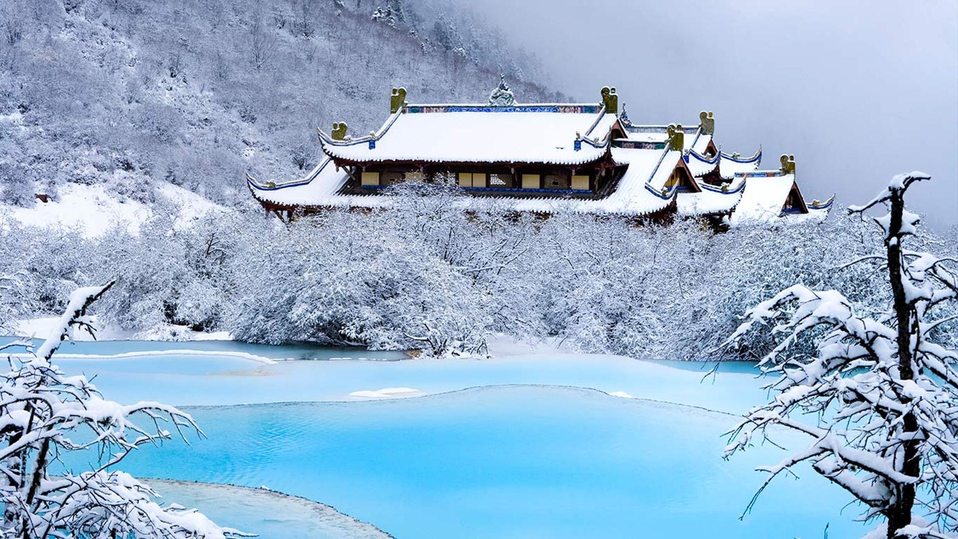 [今日大寒]中国，四川省，黄龙，黄龙后寺，五彩池