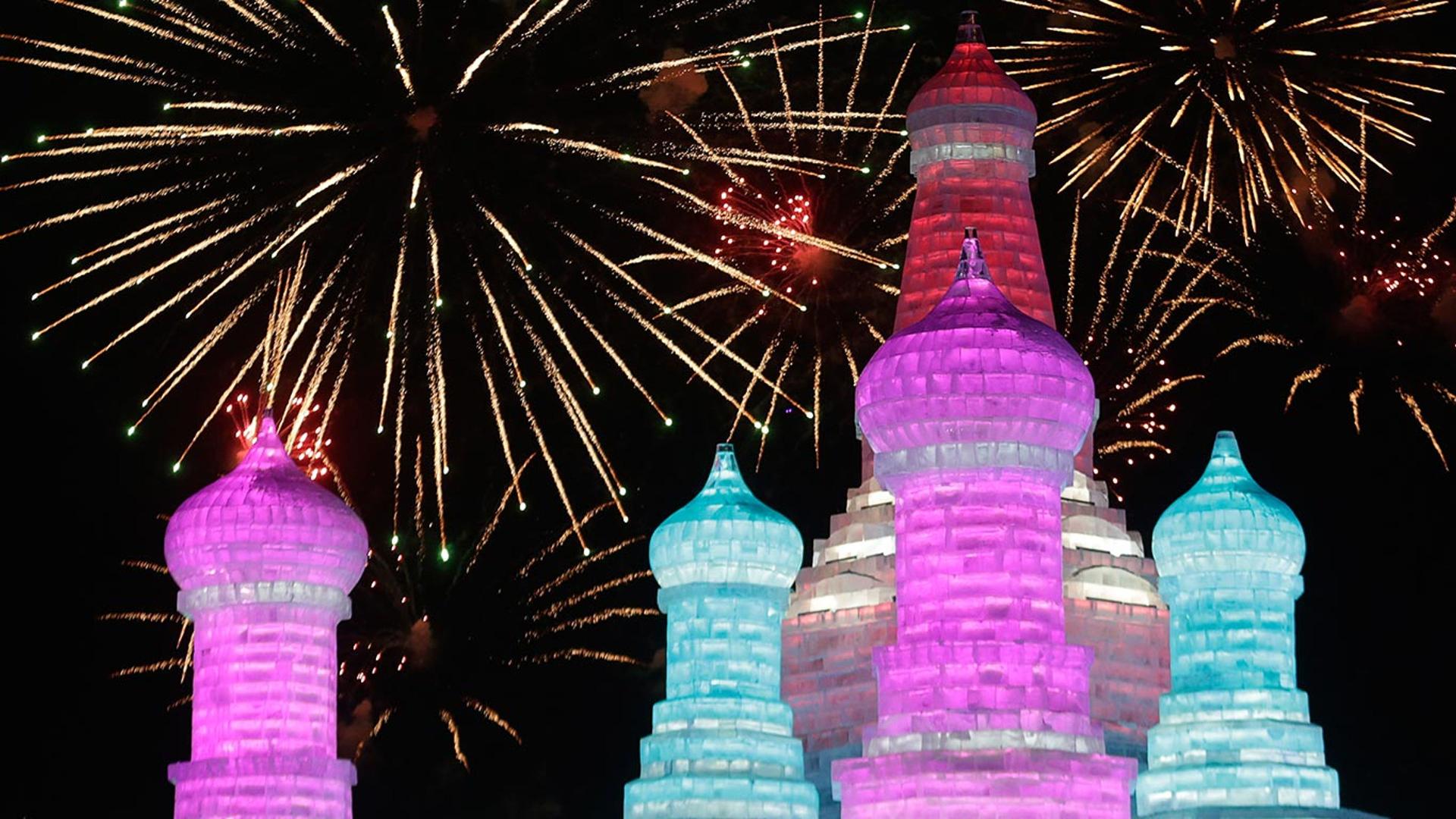 【今日大寒】哈尔滨国际冰雪节盛开的烟花，黑龙江哈尔滨