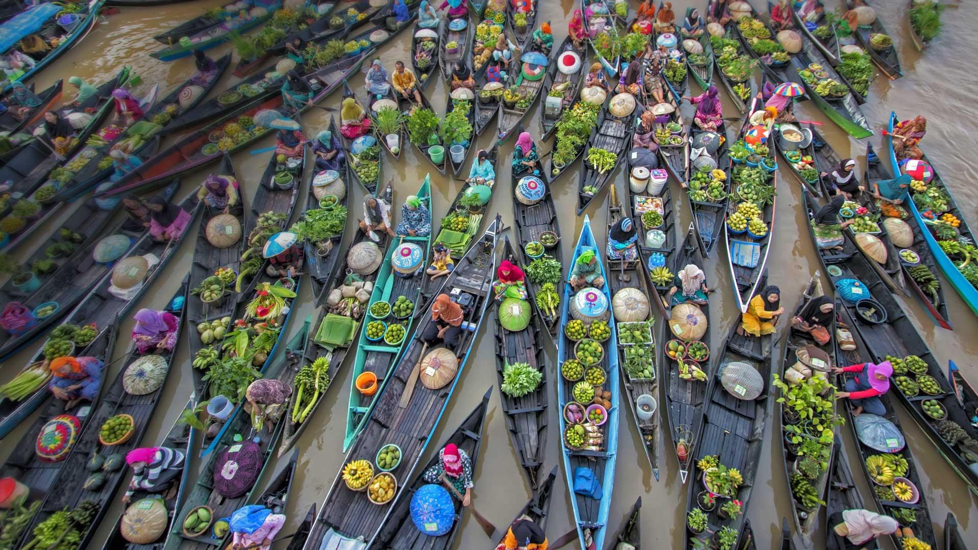 印尼马塔普拉河上的Lok Baintan水上市场