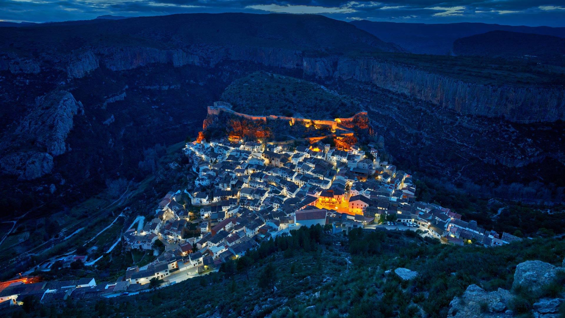 丘利利亚，西班牙