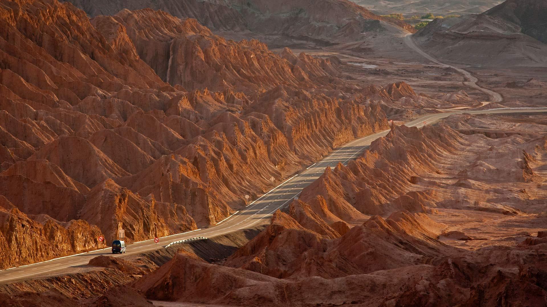 多梅科山脉的岩盐山麓，智利