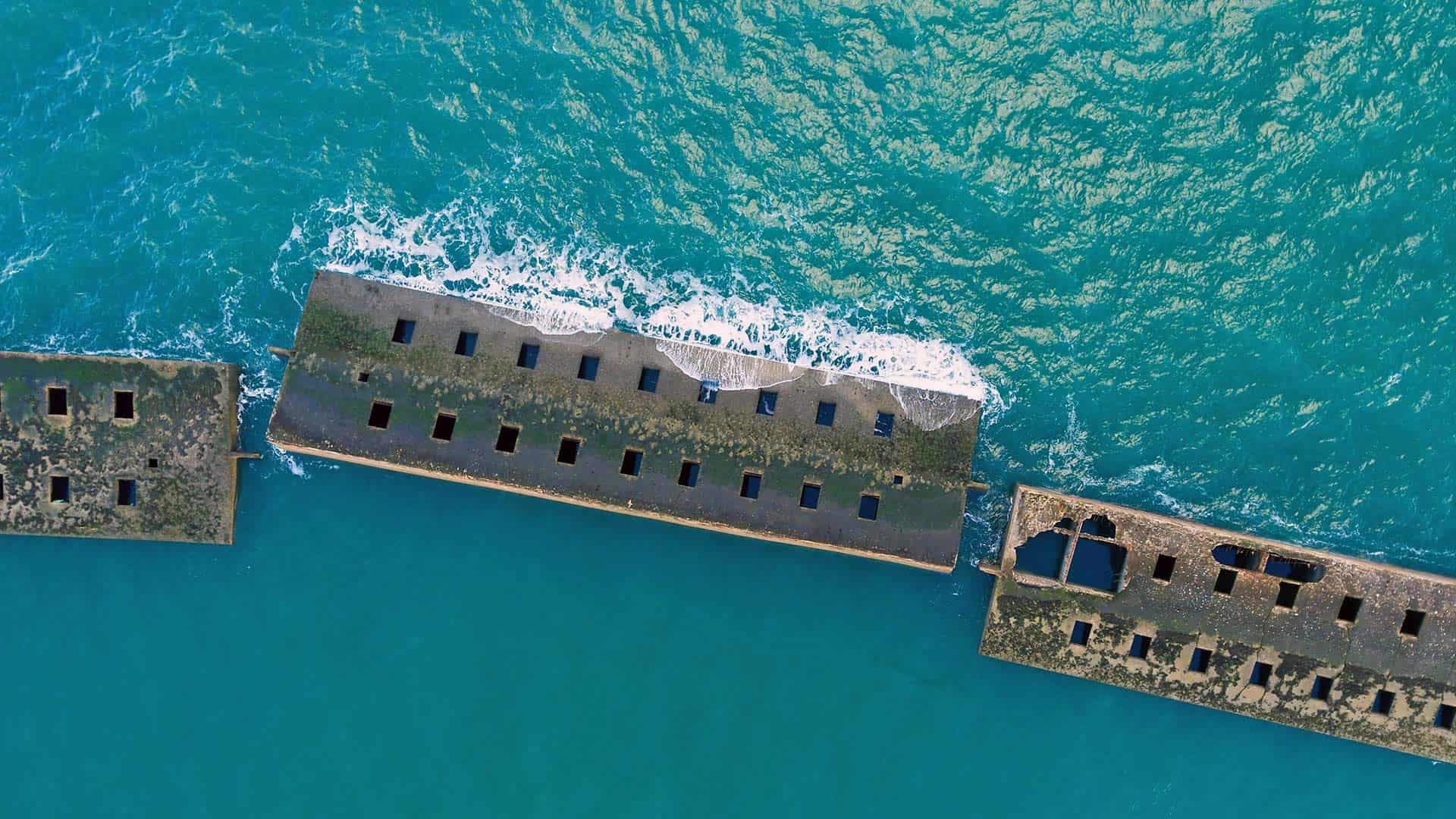 诺曼底入侵后的桑树港遗址，法国诺曼底Arromanches les Bains