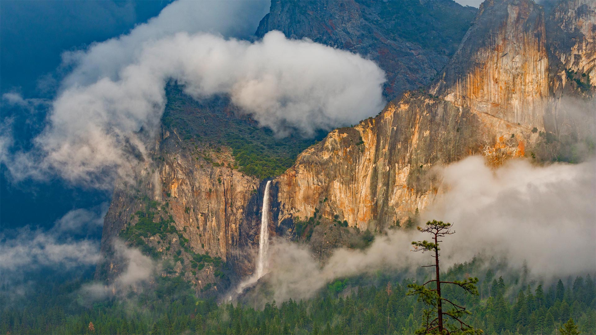 Bridalveil Fall, Yosemite National Park, California