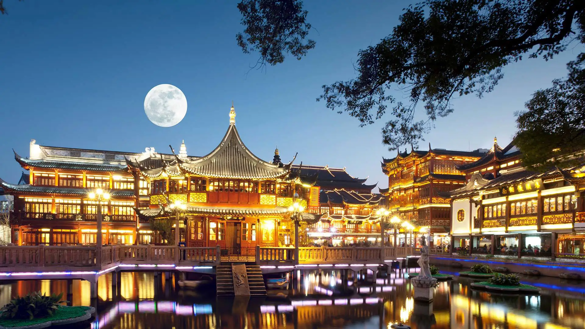 月圆之夜的豫园，上海，中国