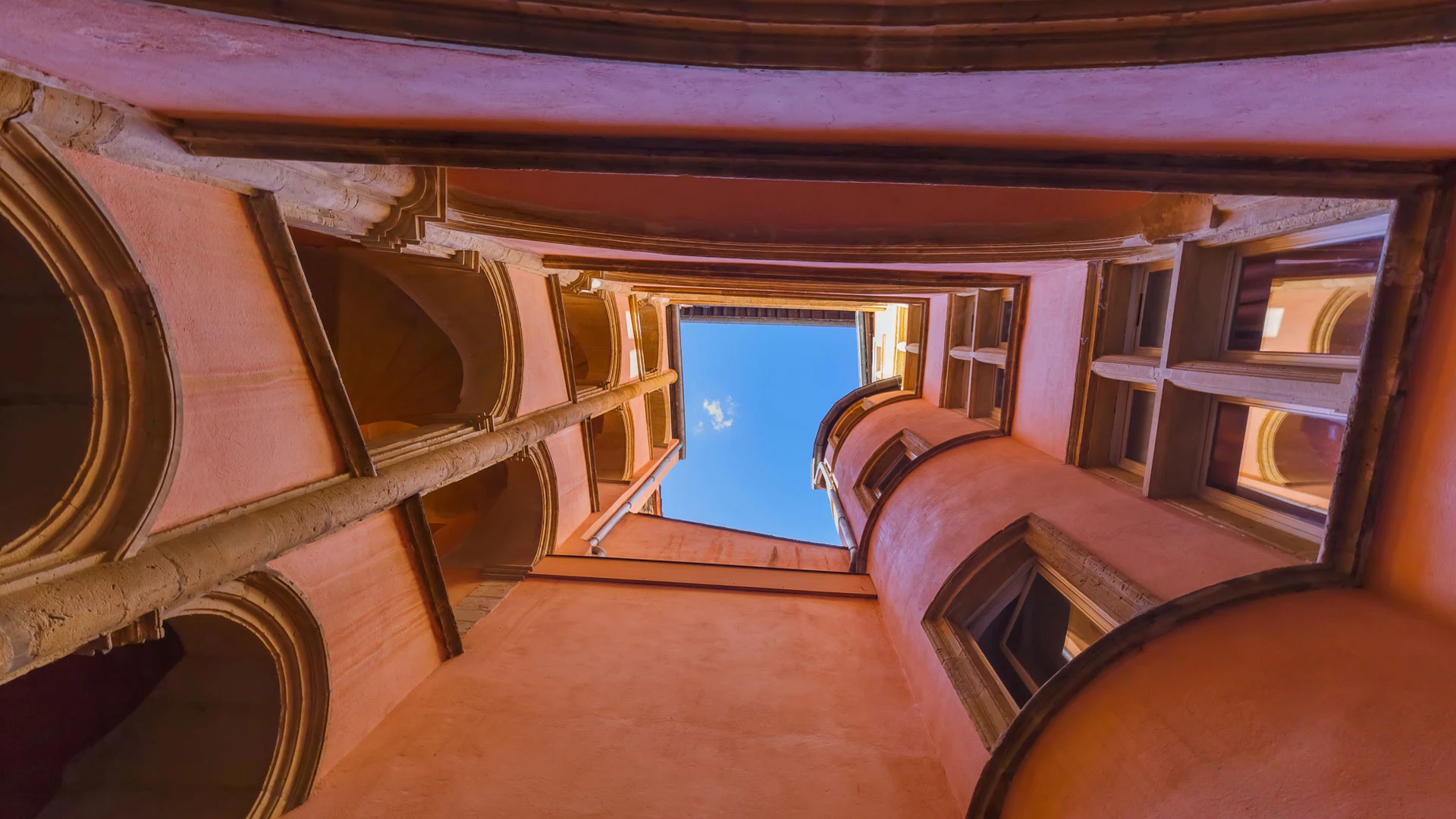 里昂的一条穿廊，法国